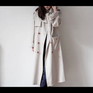 Trench coat. Sustainable brand.